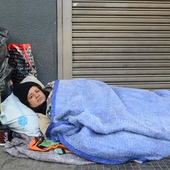 Maria Ivani dos Santos Lima dorme nas ruas do centro de São Paulo