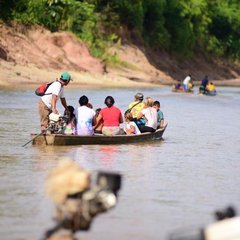indígenas-em-barco-no-rio-foto-jardy-lopes-amazonia-real.jpg